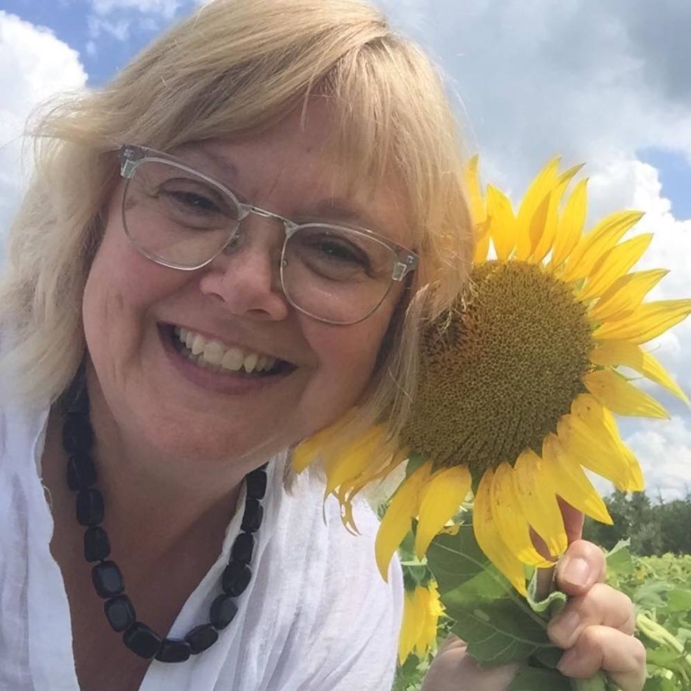 Meet your Posher, Elaine